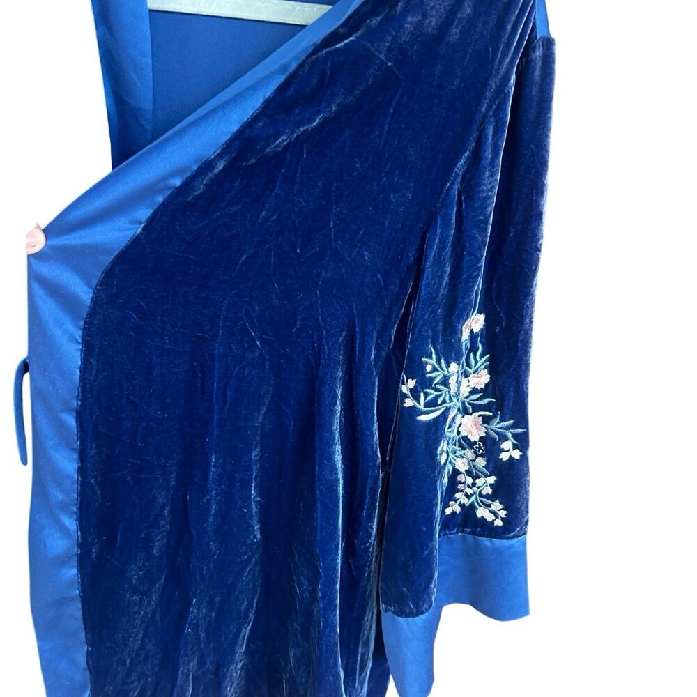 Raya Collection Blue Velvet Kimono Robe XL Embroidered Floral Wrap Boho Duster - Picture 6 of 8